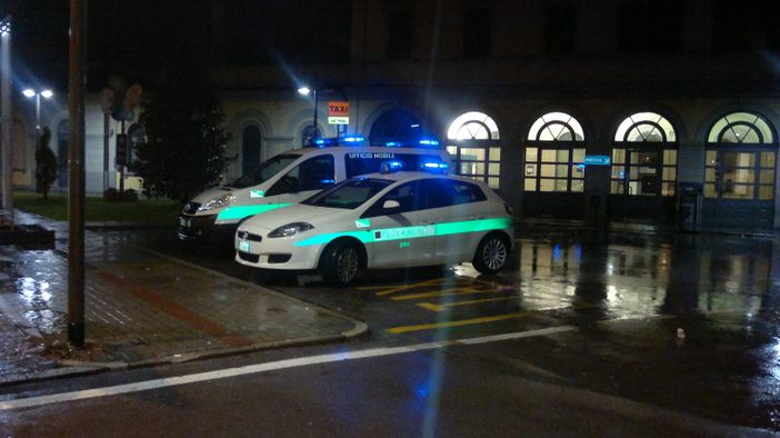 Controlli notturni della polizia municipale di Bra: ritirata una patente Controlli notturni della polizia municipale di Bra: ritirata una patente