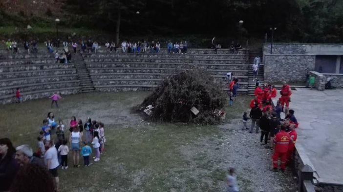 Un precedente edizione del falò di San Giovanni all'anfiteatro di Monserrato a Borgo