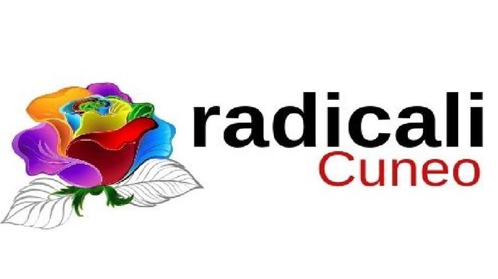 Radicali Cuneo, sit-in davanti al Comune per l'anniversario della Dichiarazione Universale dei Diritti dell’Uomo Radicali Cuneo, sit-in davanti al Comune per l'anniversario della Dichiarazione Universale dei Diritti dell’Uomo