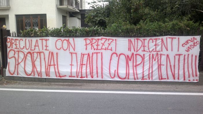 Lo striscione esposto ieri a Chiusa Pesio