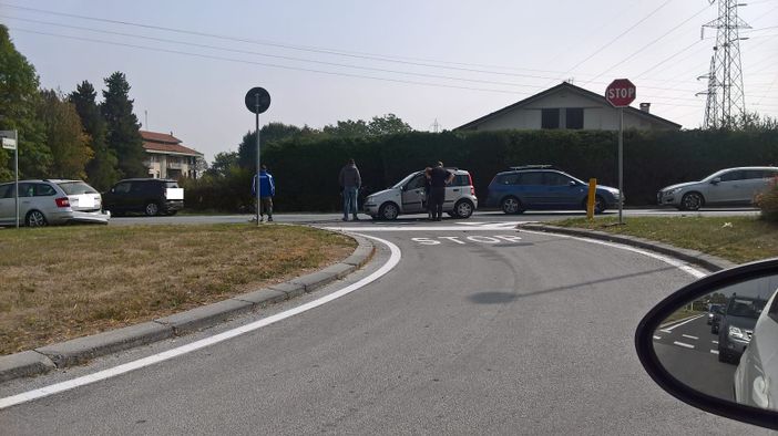 Scontro tra due auto in Corso Francia a Cuneo, due feriti