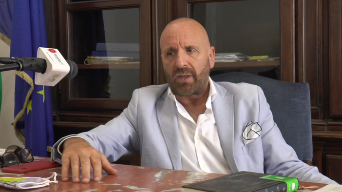 L'auto di Grillo ancora nella scarpata a 40 anni dall'incidente, Riberi: &quot;Presto un'officina di vallata toglierà i resti&quot; (VIDEO)