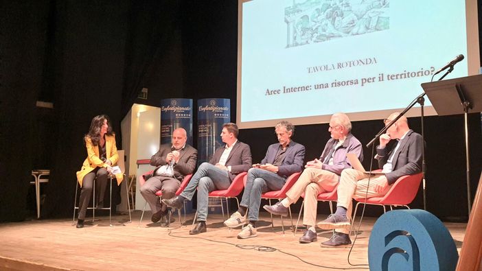 Un momento del dibattito che ha preceduto la presentazione del premio