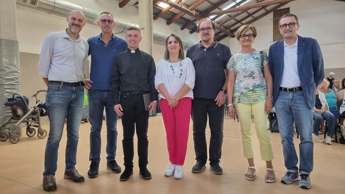 Don Luigi Maria Epicoco con la comunità parrocchiale di Madonna del Pilone