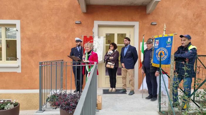 La sindaca  di Santa Vittoria d’Alba Adriana Dellavalle all'inaugurazione del nuovo micronido comunale “La casetta rossa”