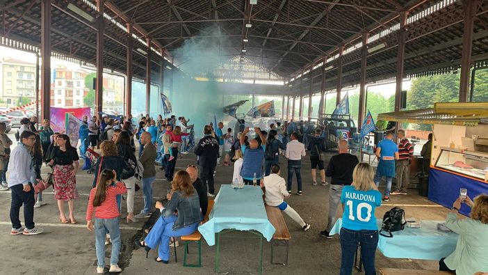 La festa per lo Scudetto del Napoli ad Alba, tra musica, colori e allegria La festa per lo Scudetto del Napoli ad Alba, tra musica, colori e allegria