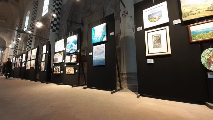 Le creazioni resteranno visionabili online e acquistabili partecipando a un’asta benefica.