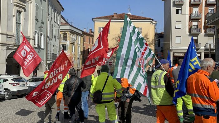 Raccolta rifiuti, scontro coi  sindacati sul cambio di appalto in 85 comuni del Monregalese,  "Proteo applichi il contratto  nazionale di categoria" [VIDEO]