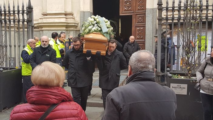 Le esequie del giovane braidese scomparso a causa di un malore