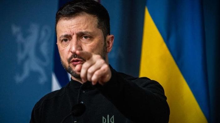 Zelensky contestato da chi aspira alla pace e chi vuole andare fino in fondo