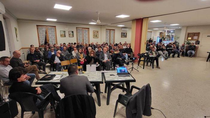 Declassamento del lupo, a Villanova Mondovì l'incontro di cacciatori e agricoltori: sugli abbattimenti proposti dall'ISPRA occhi puntati alla Regione