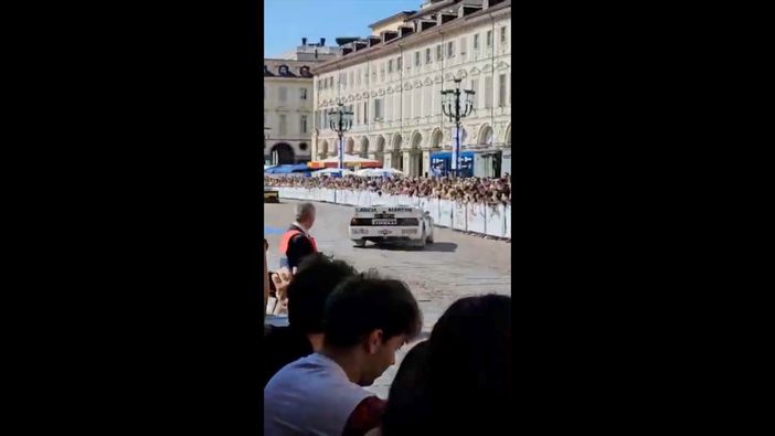Lancia da rally sulla folla in piazza San Carlo a Torino: l’assicurazione non vuole pagare, difensore la cita in giudizio Lancia da rally sulla folla in piazza San Carlo a Torino: l’assicurazione non vuole pagare, difensore la cita in giudizio