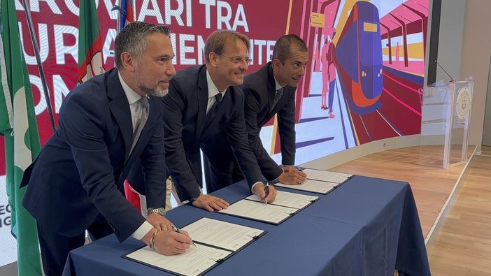 Genova-Milano, un treno ogni ora: firmato l’accordo tra Liguria, Lombardia e Piemonte