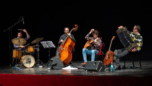 Domani a Niella Tanaro, per la rassegna “Musica sull’Aia”, una serata tra viaggio e sogno con “Naviganti e sognatori” Domani a Niella Tanaro, per la rassegna “Musica sull’Aia”, una serata tra viaggio e sogno con “Naviganti e sognatori”