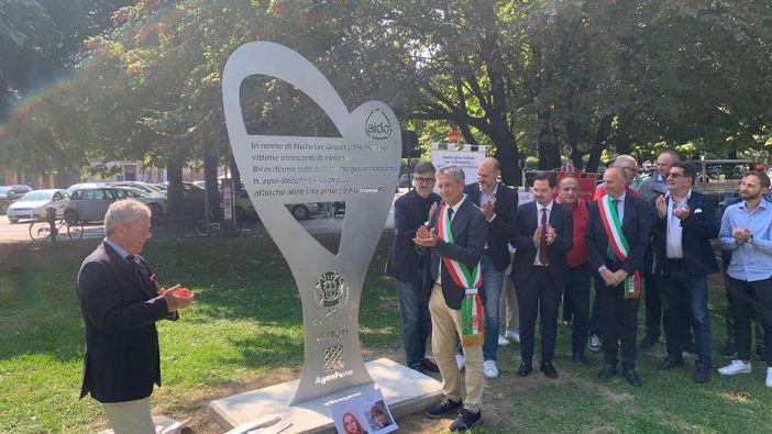 L'inaugurazione del cippo L'inaugurazione del cippo