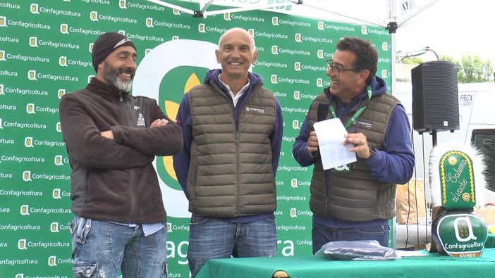 Giovanni Bonardo a "Caluma el vache" con il presidente e il direttore di Confagricoltura Cuneo Giovanni Bonardo a "Caluma el vache" con il presidente e il direttore di Confagricoltura Cuneo