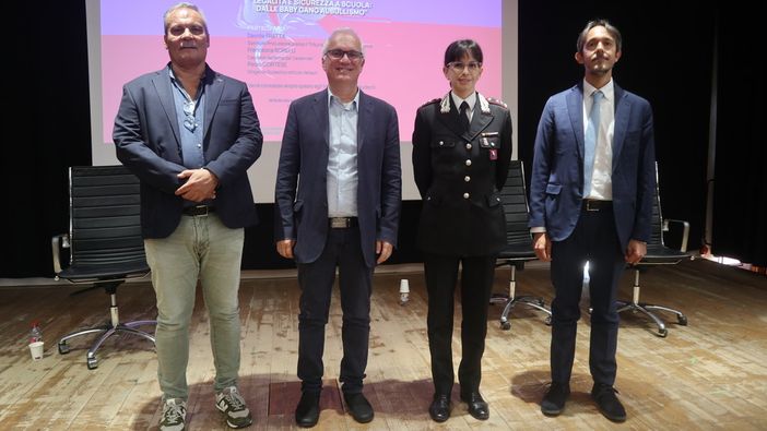 Duilio Cau, presidente del Comitato Allievi e Istruttori della Scuola Allievi Carabinieri Ausiliari, Paolo Cortese, dirigente scolastico del Vallauri, Francesca Borelli, capitano dell'Arma dei Carabinieri di Mondovì e Davide Fratta sostituto procuratore del Tribunale Minori di Torino