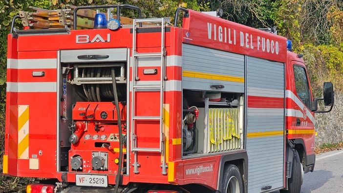Resta intossicato dal monossido mentre usa un compressore a scoppio