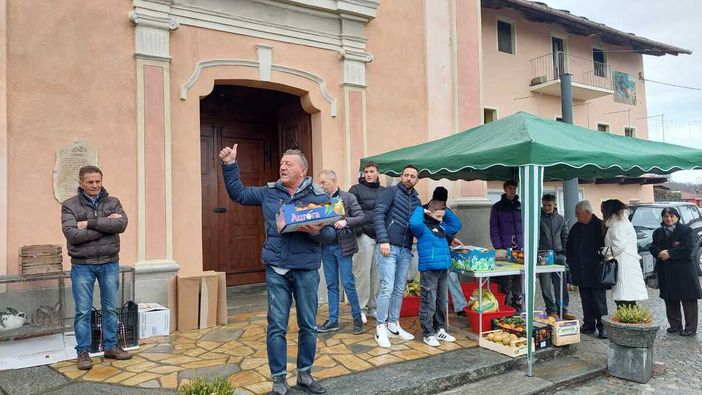 Il tradizionale "incanto" per la festa di Sant'Antonio Abate nella frazione Occa di Envie