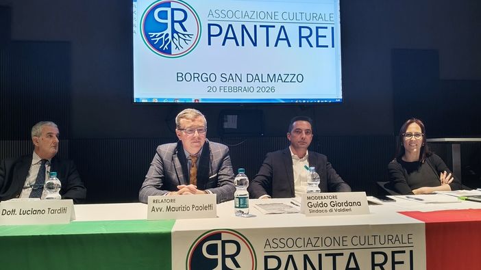 Il tavolo dei relatori della serata di Borgo San Dalmazzo
