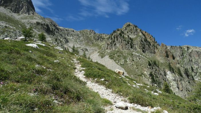 Chiude per una settimana il sentiero che collega il Vallone delle Canavere al Pian delle Gorre Chiude per una settimana il sentiero che collega il Vallone delle Canavere al Pian delle Gorre