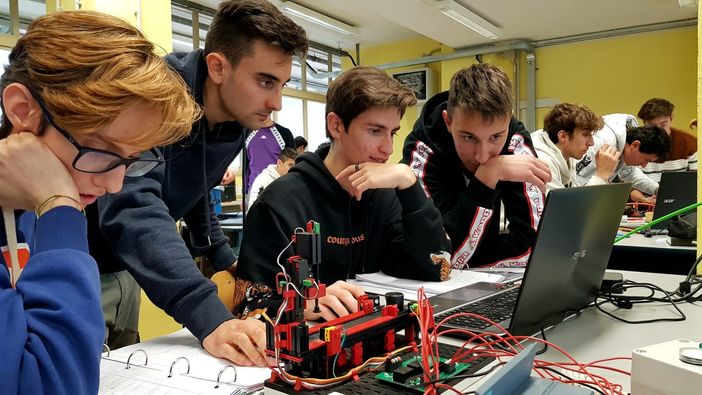 ITIS Mario Delpozzo: la specializzazione di Elettrotecnica ITIS Mario Delpozzo: la specializzazione di Elettrotecnica