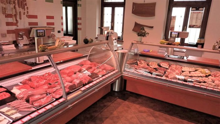 Da 10 anni, le carni prodotte dall’Azienda Agricola Bertea sono garanzia di gusto e salubrità Da 10 anni, le carni prodotte dall’Azienda Agricola Bertea sono garanzia di gusto e salubrità