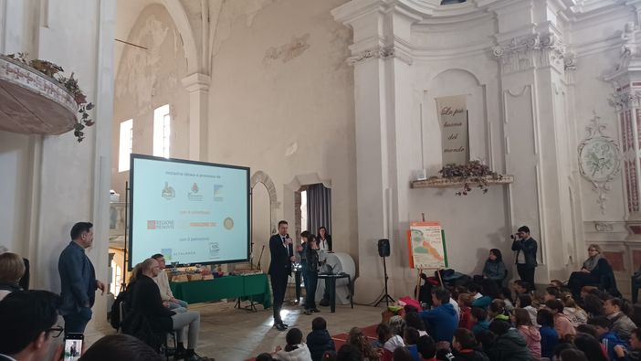 Cerimonia di premiazione per il premio letterario "Il gigante delle Langhe" a Cortemilia Cerimonia di premiazione per il premio letterario "Il gigante delle Langhe" a Cortemilia