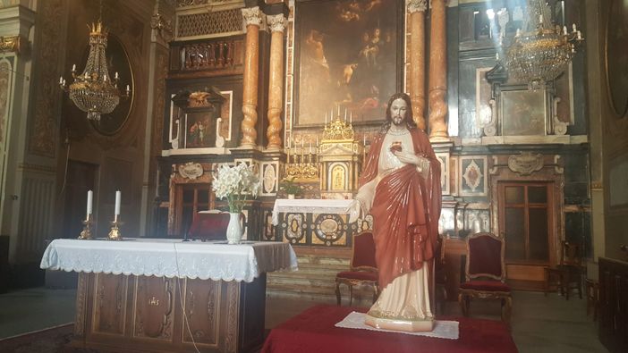 L’effigie del Sacro Cuore di Cristo esposta ai Battuti per tutto il mese di giugno