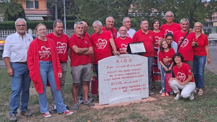 Donatori Aido all'inaugurazione di Piazzetta Aido, avvenuta nei giorni scorsi nel Parco Atleti e Azzurri d'Italia di Bra