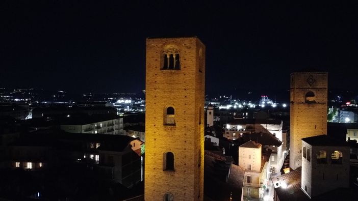 Il 10 settembre le torri di Alba si illuminano di giallo per la “Giornata mondiale di prevenzione del suicidio”