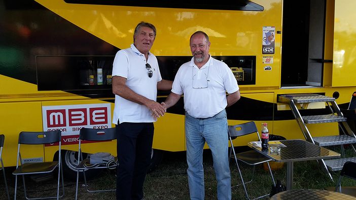 Stretta di mano Asso-Bardahl Stretta di mano Asso-Bardahl