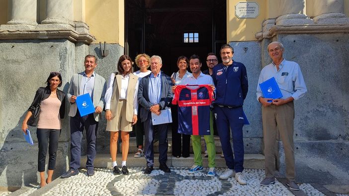 Questa mattina a Canale la presentazione dell'evento benefico in programma nel centro roerino domenica 11 settembre Questa mattina a Canale la presentazione dell'evento benefico in programma nel centro roerino domenica 11 settembre