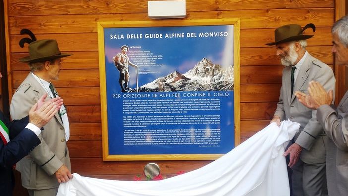 Anno 2015: l'intitolazione del salone comunale alle Guide alpine del Monviso