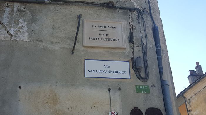 Completato il lavoro di sostituzione delle targhe di via San Giovanni Bosco a Fossano