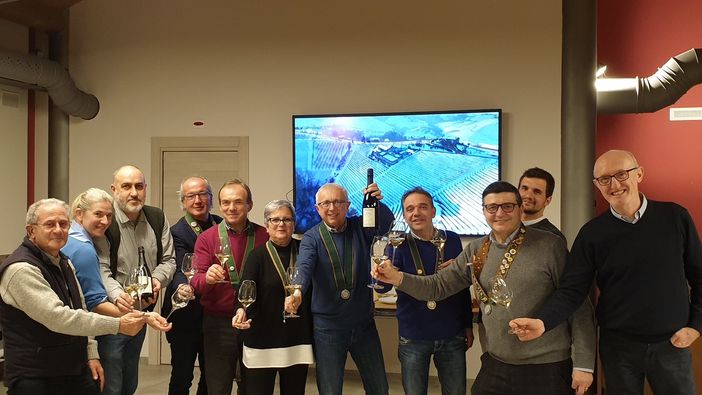 Cortemilia, il 2020 della Confraternita della Nocciola Tonda Gentile inizia con il "Liseiret"