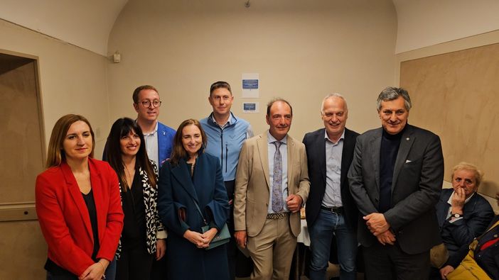 Da sinistra Katia Manassero, Simona Giaccardi, Matteo Gagliasso, Gianna Gancia, paolo Demarchi, Eros Pessina, Giorgio Maria Bergesio e Luigi Genesio Icardi Da sinistra Katia Manassero, Simona Giaccardi, Matteo Gagliasso, Gianna Gancia, paolo Demarchi, Eros Pessina, Giorgio Maria Bergesio e Luigi Genesio Icardi