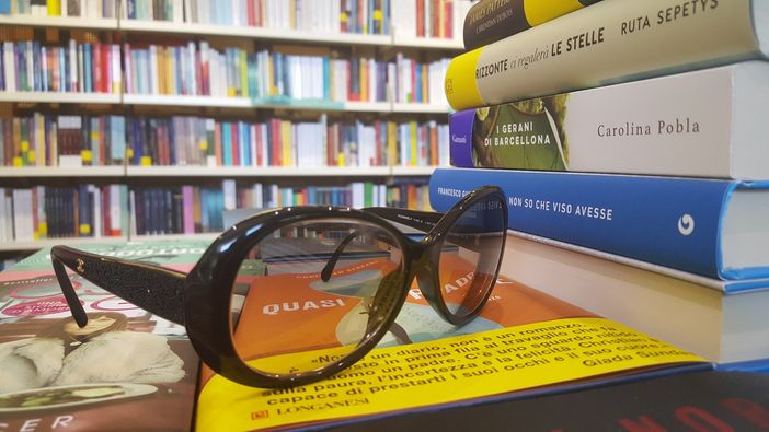 Buona lettura dal Caffè Letterario di Bra con “Qualcosa” di Chiara Gamberale Buona lettura dal Caffè Letterario di Bra con “Qualcosa” di Chiara Gamberale