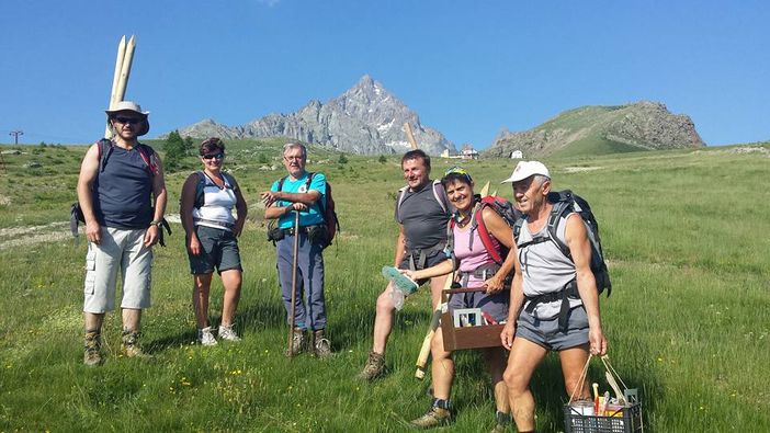 Foto di gruppo per i volontari all'opera