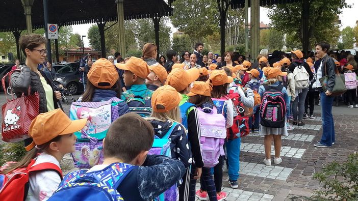 A scuola a piedi e in allegria: a Bra riparte il Pedibus! A scuola a piedi e in allegria: a Bra riparte il Pedibus!