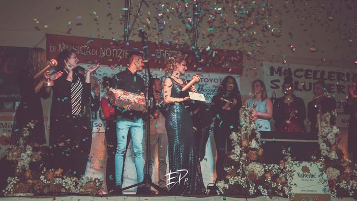 "Microfono di pietra": a Bagnolo Piemonte la festa si apre in musica "Microfono di pietra": a Bagnolo Piemonte la festa si apre in musica