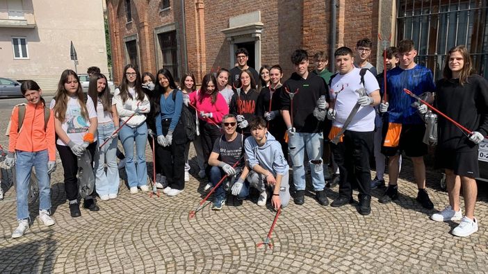 Anche Savigliano ha preso parte a “Spazzamondo”: oltre 350 partecipanti e 169 sacchetti di rifiuti raccolti