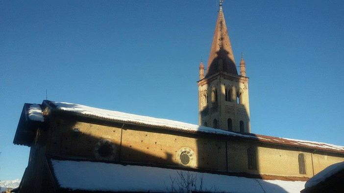 Saluzzo, la sovrapposizione dell’ombra della Torre all’interno del campanile di San Giovanni