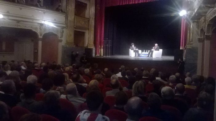 La platea del Toselli durante l'incontro con il presidente del Senato Pietro Grasso