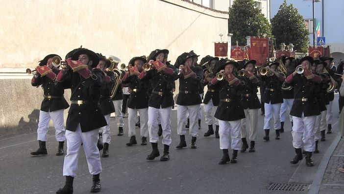 Bersaglieri e fanfara sempre di corsa a Genola per il raduno di domenica 8 ottobre (FOTO) Bersaglieri e fanfara sempre di corsa a Genola per il raduno di domenica 8 ottobre (FOTO)