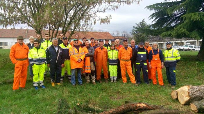 Il gruppo di volontari che hano partecipato all'iniziativa