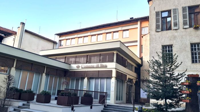 Quattro tirocini per giovani negli uffici del Comune di Bra