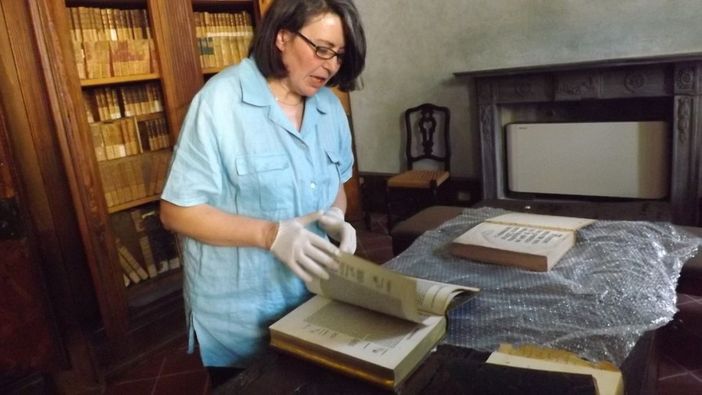 Giancarla Bertero, responsabile dei fondi storici del Comune, nell'archivio storico Giancarla Bertero, responsabile dei fondi storici del Comune, nell'archivio storico