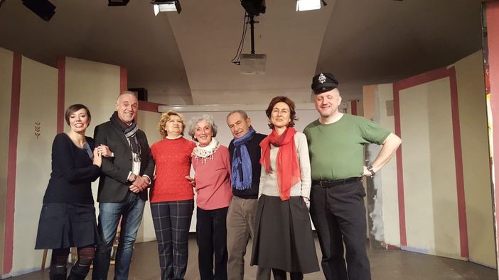 Saluzzo, Teatro del Marchesato, il cast de la Compagnia La Scossa in scena ne "Il Cappotto"