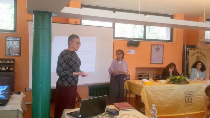 Simona Biancu, consulente di Fund raising a Cuneo. Al Tavolo Iris Musselli, Ivana Sarotto, Leonilta Cussotto